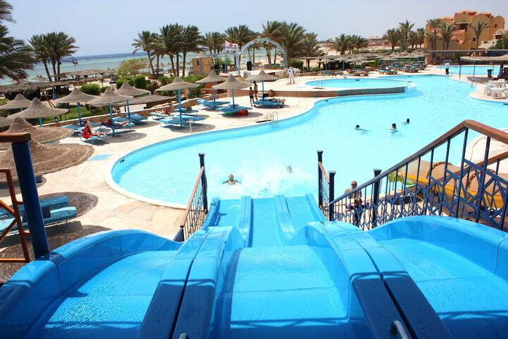 Pool 10 of 17