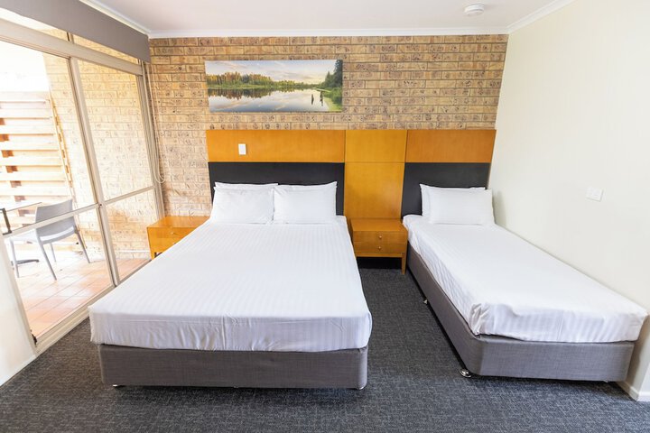 Room 6 of 65