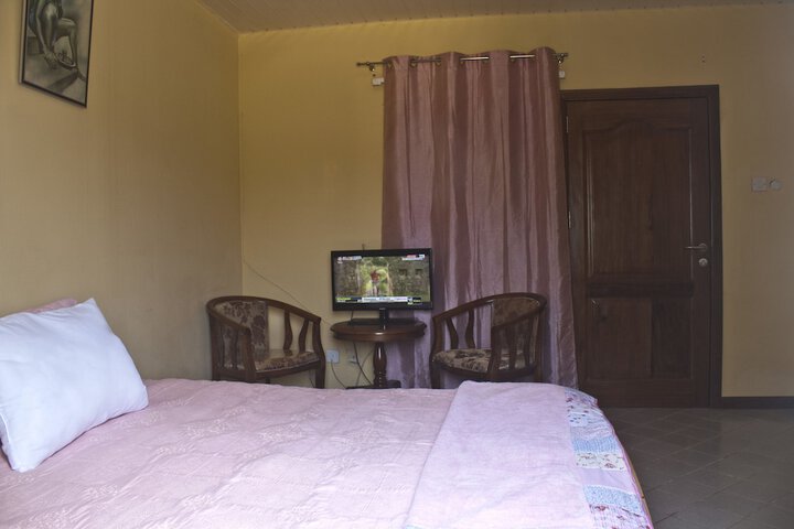 Room 33 of 66