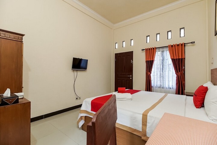 Room 6 of 12