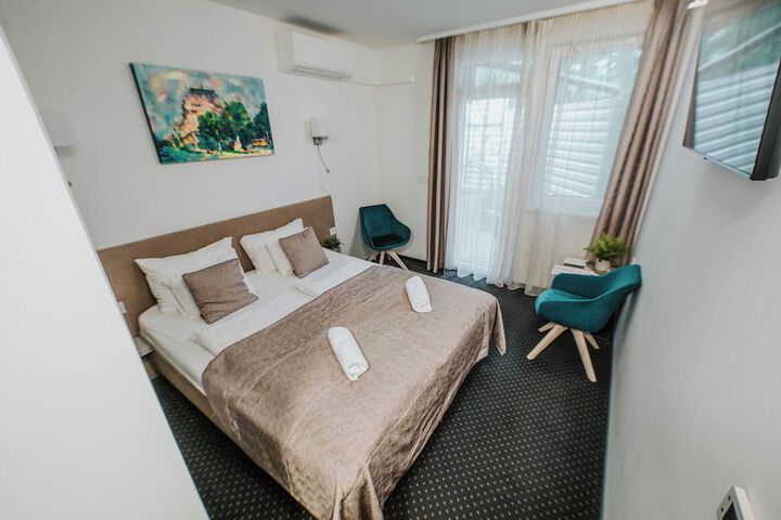 Room 18 of 33
