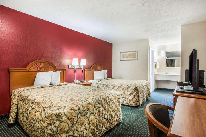 2 Double Beds (5 of 5)