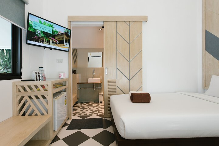 Room 8 of 120