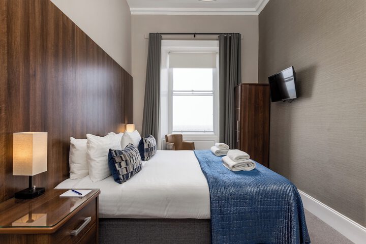 Room 15 of 62