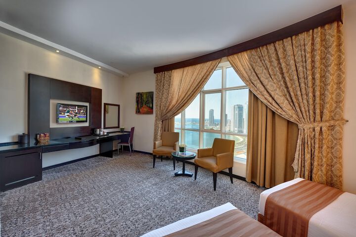 Room 33 of 77