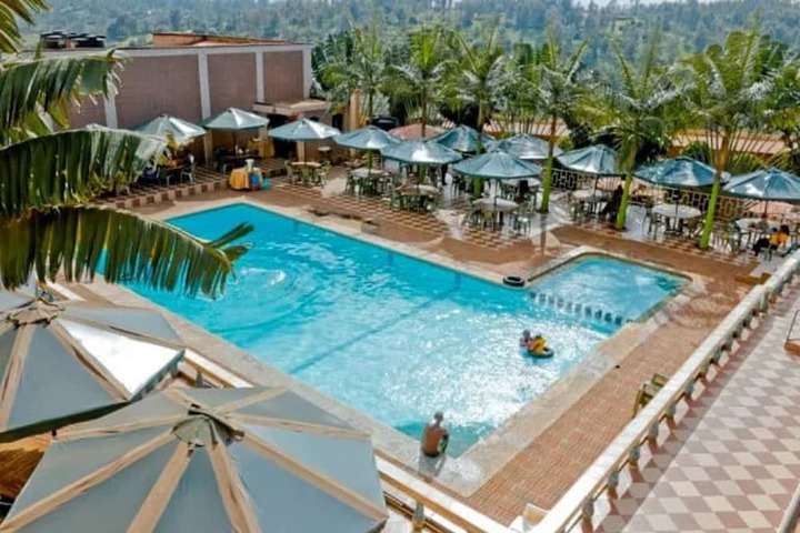 Pool 13 of 27