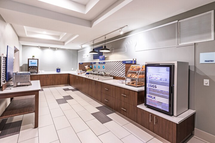 Breakfast/Coffee Service 25 of 37