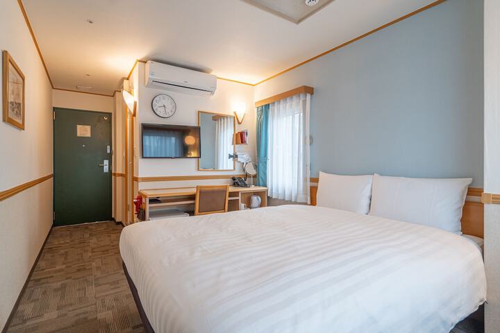 Room 10 of 34