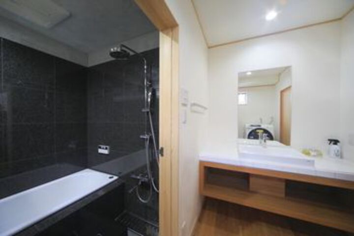 Room 9 of 48