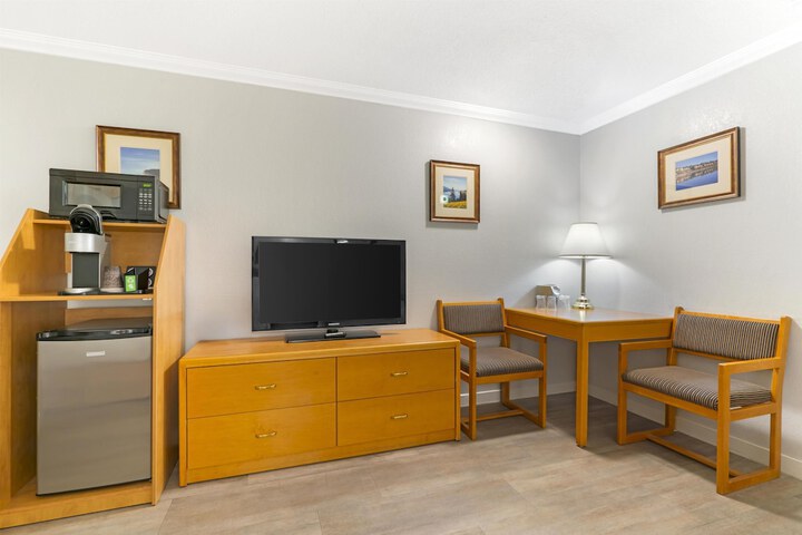 Room 27 of 105