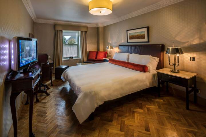 Room 4 of 15