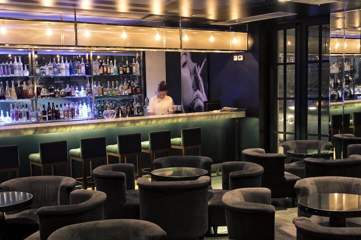 Lounge 63 of 82