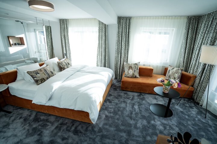 Room 13 of 34