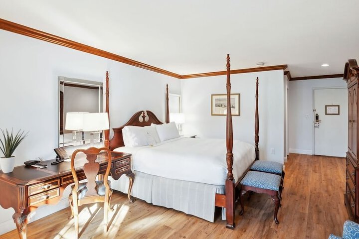 1 King Bed (1 of 8)