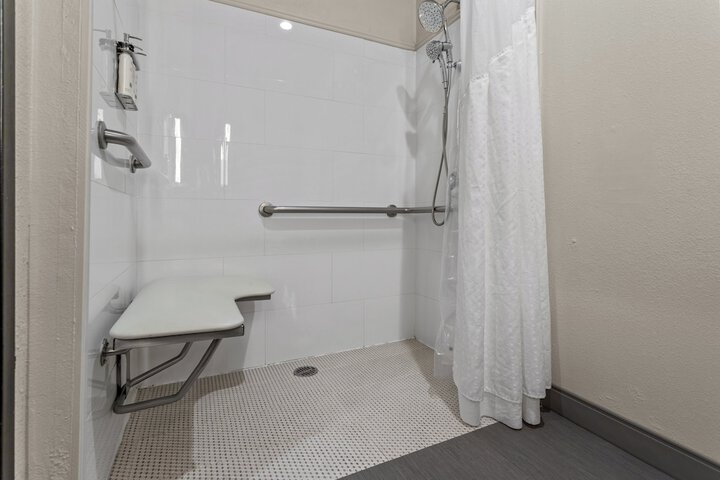 Room 10 of 66