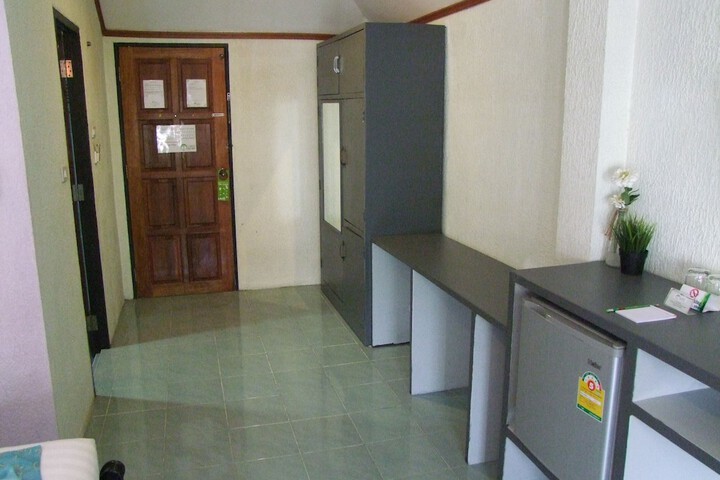 Room 14 of 83
