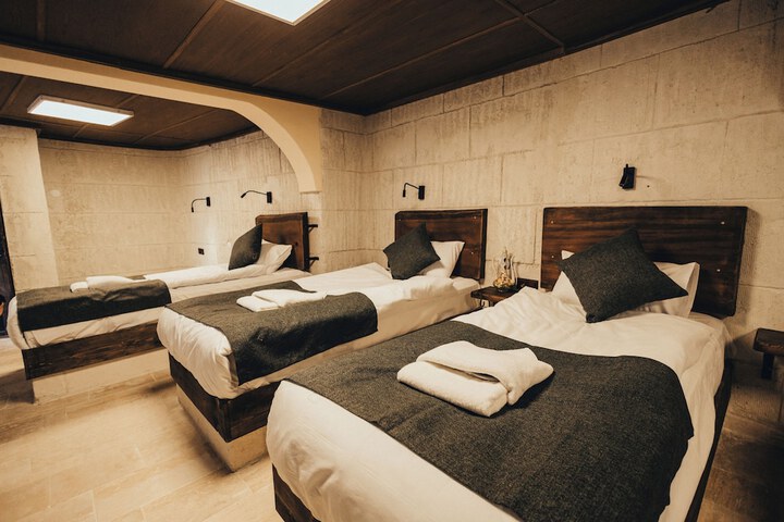 Room 43 of 83