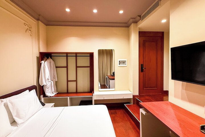 Room 2 of 96
