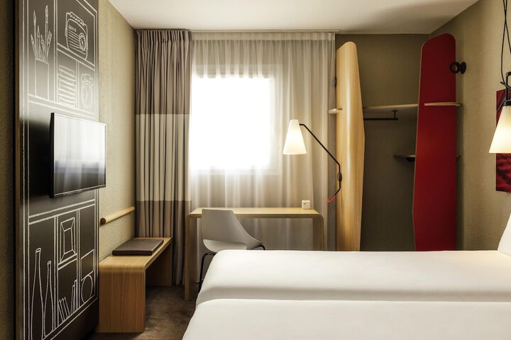 Room 6 of 35
