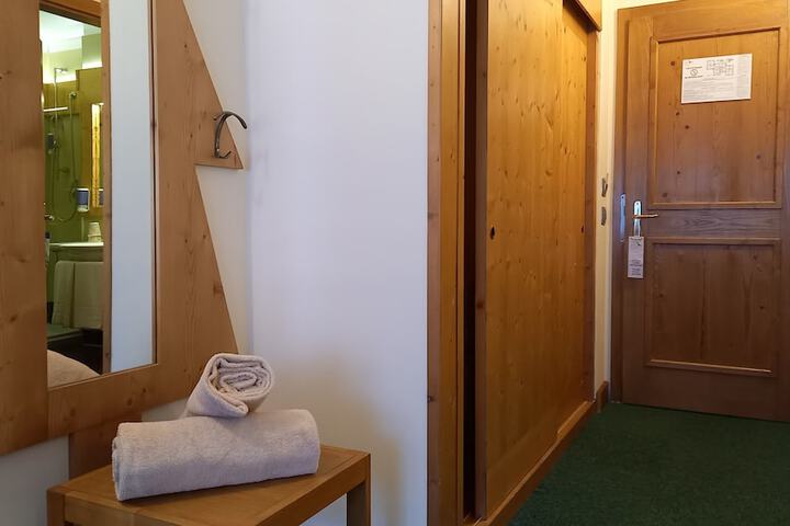 Room 17 of 83