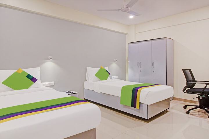 Room 13 of 22