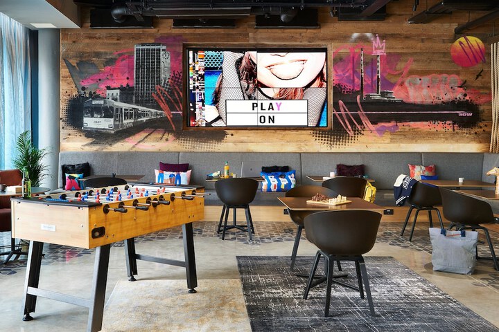 Lounge 36 of 45