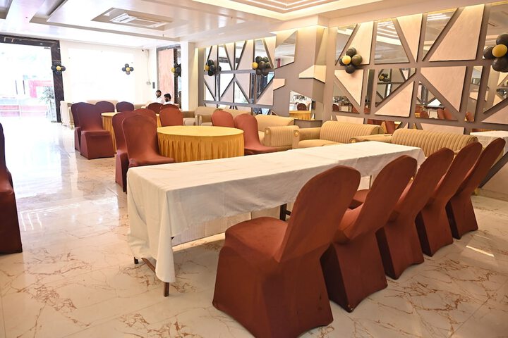 Dining 13 of 18