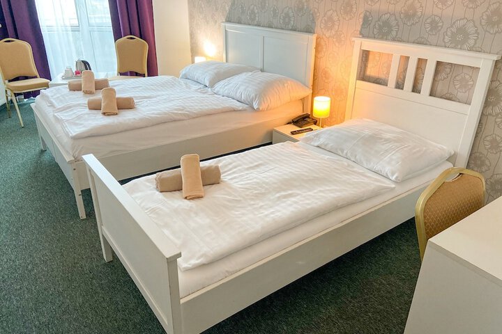 Room 2 of 76