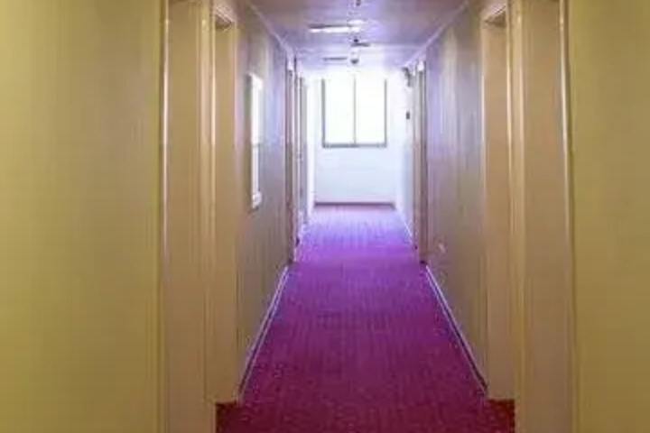 Room 13 of 16