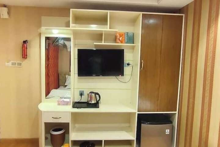 Room 25 of 40