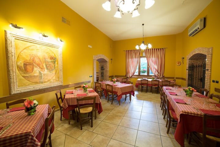 Dining 9 of 15