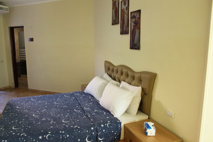Room 8 of 70
