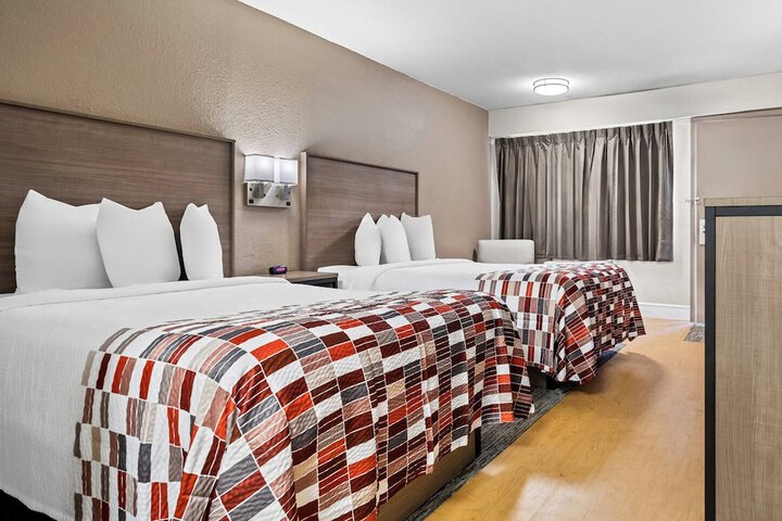 2 Double Beds (2 of 11)