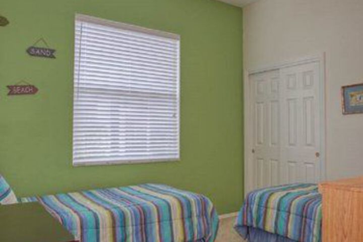 Room 10 of 20