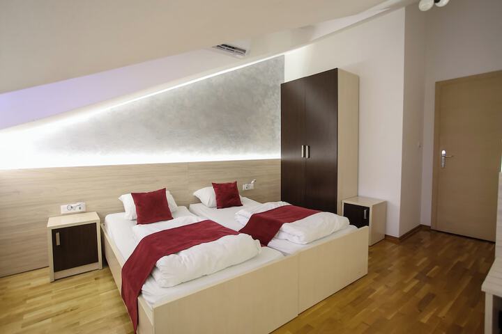 Room 35 of 70