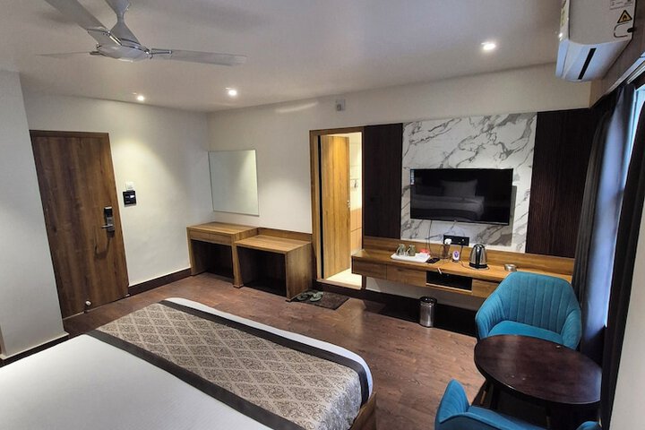 Room 8 of 25