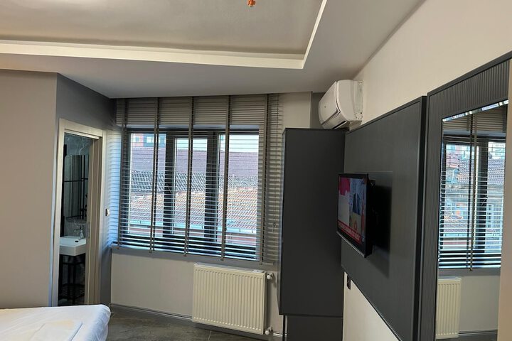 Room 6 of 48