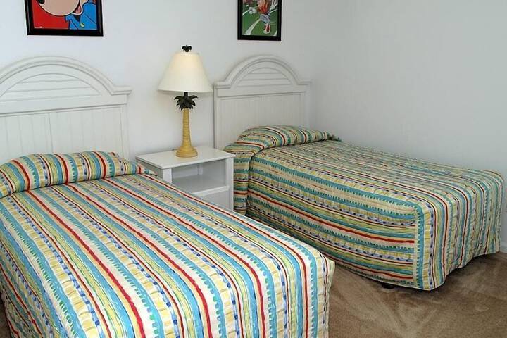 Room 7 of 28