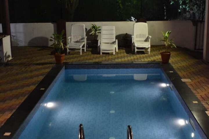 Pool 10 of 14