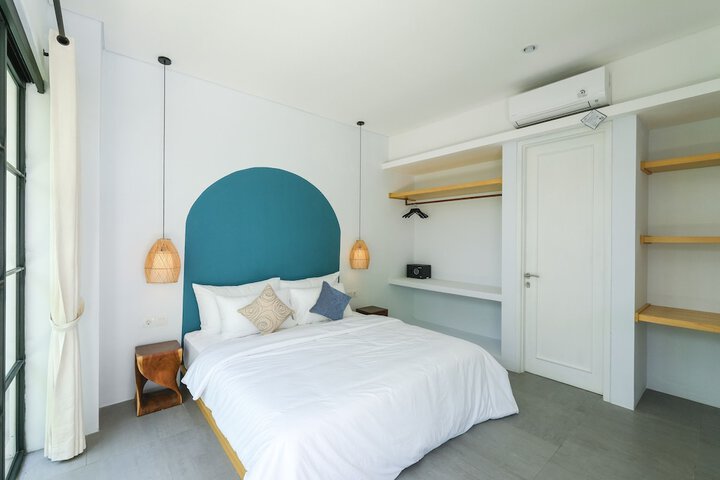 Room 8 of 35