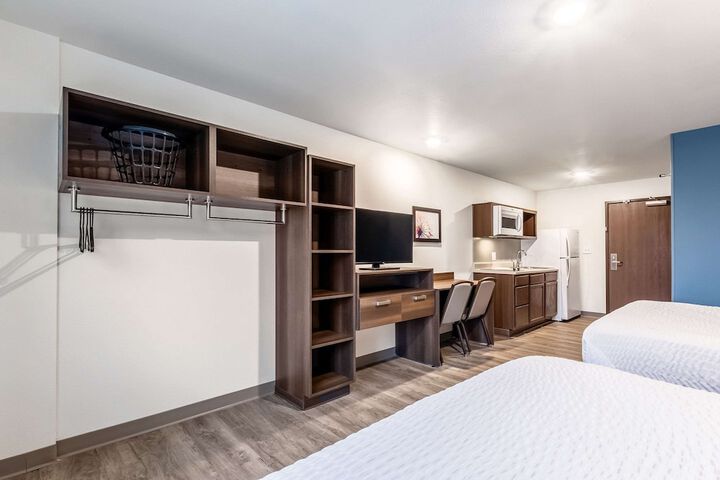 1 Queen Bed (10 of 22)