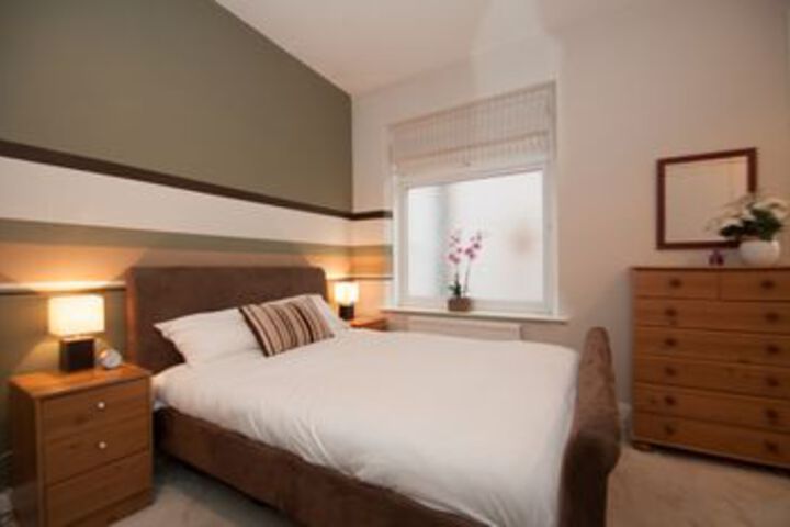 Room 6 of 10