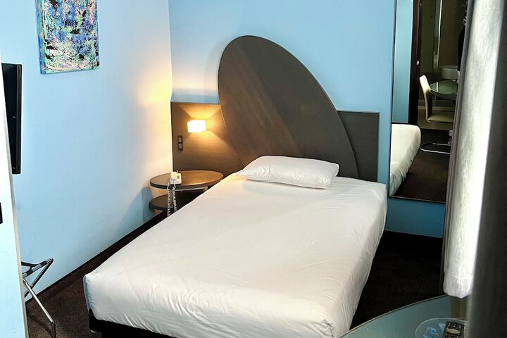 Room 8 of 35