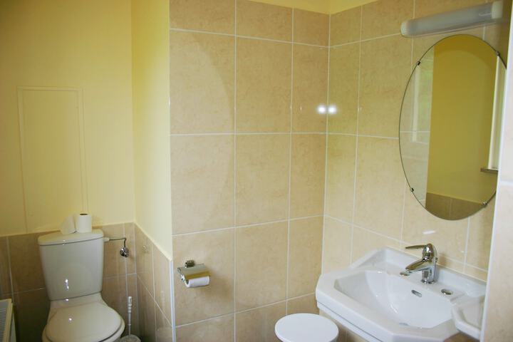 Room 9 of 29
