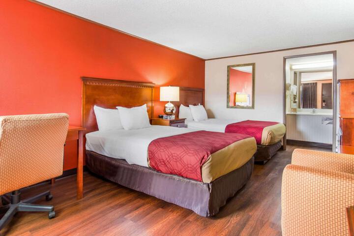 2 Double Beds (9 of 17)