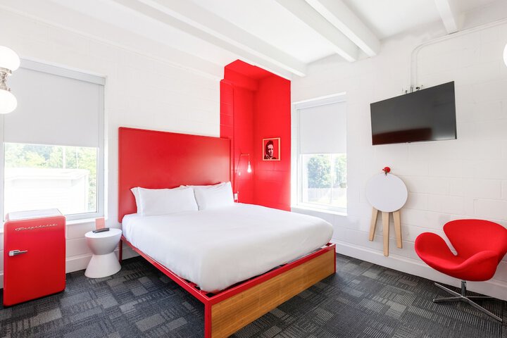 Room 106 of 216