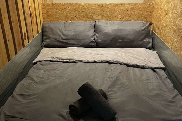 Room 8 of 60