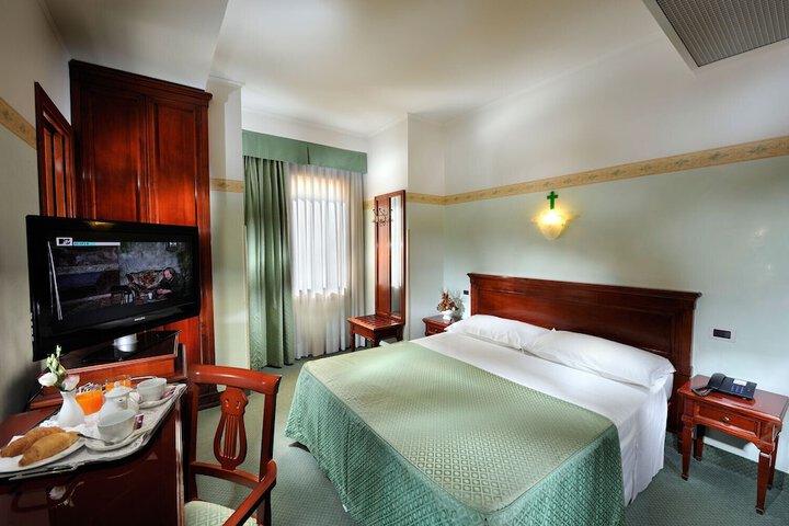 Room 9 of 19