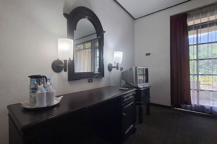 Room 32 of 79