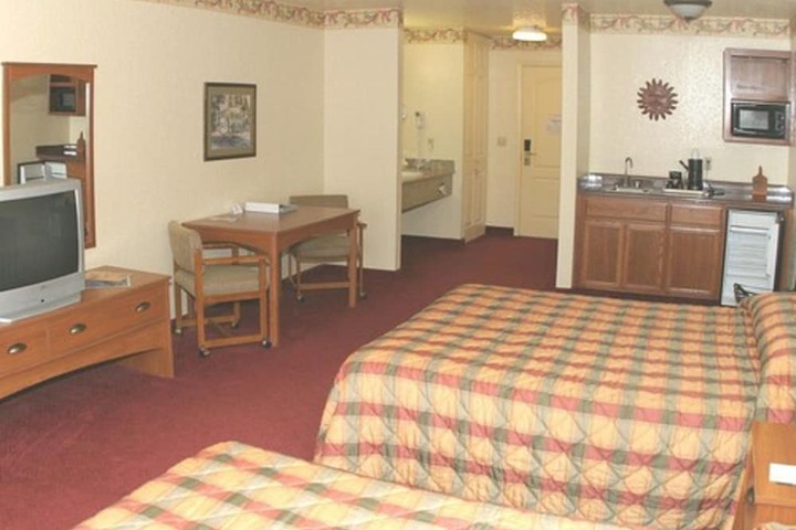 Junior Suite 2 Queen Beds (4 of 9)